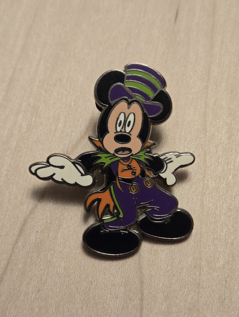 Disney Halloween Mickey Mouse Suprised In Costume Pin 2012
